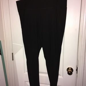 NWOT Livi sculpting leggings size 22/24